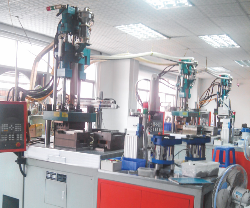 硅膠注塑機(jī)切換顏色與材料的正確方法